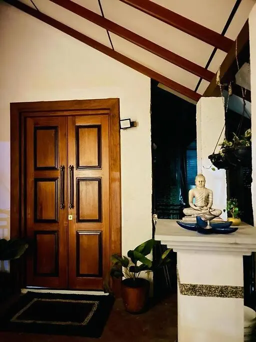 Airport Lux Villa Negombo 0*,